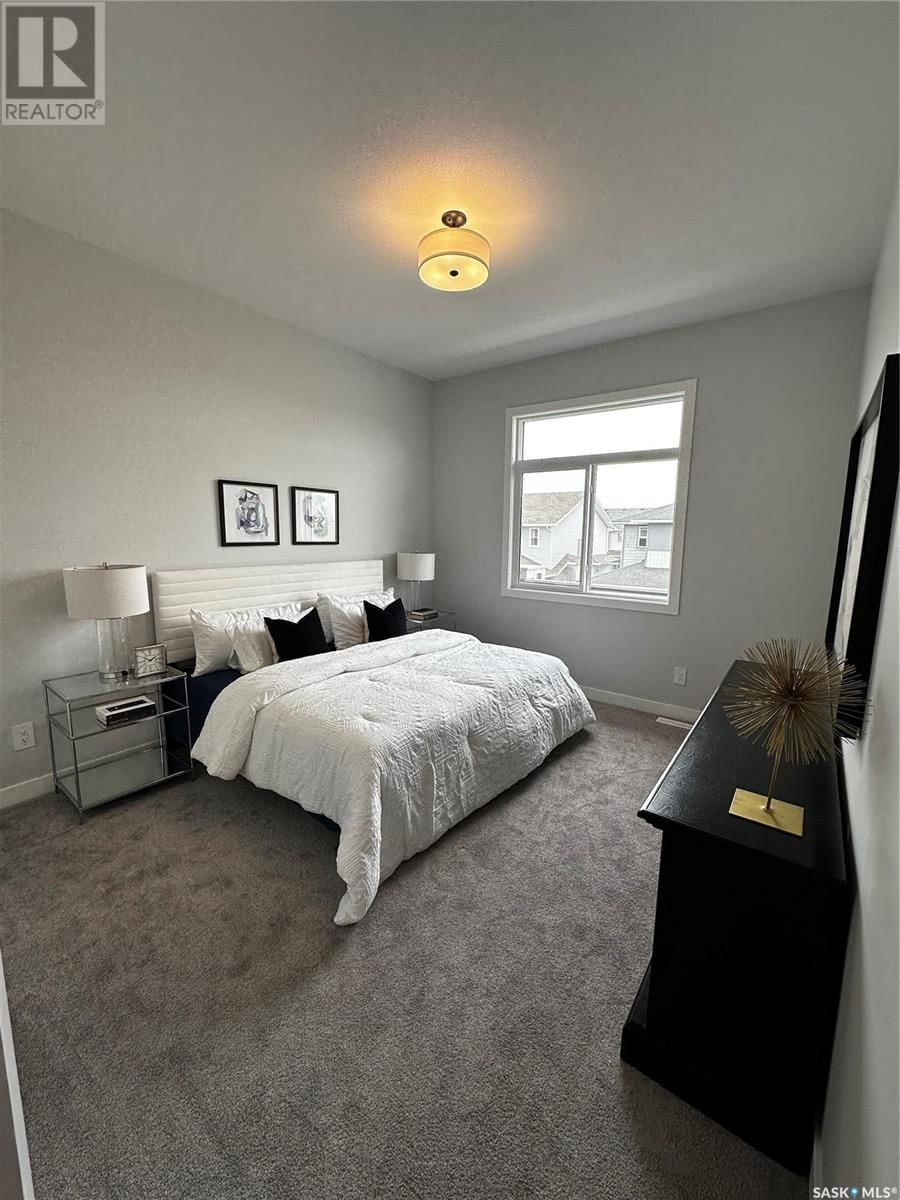 532 MYLES HEIDT MANOR Image 7