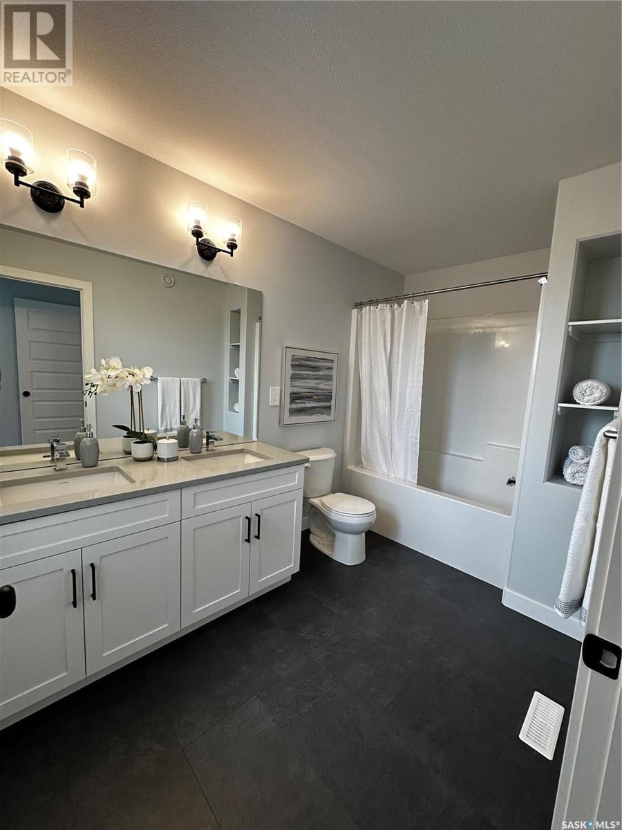 532 MYLES HEIDT MANOR Image 8