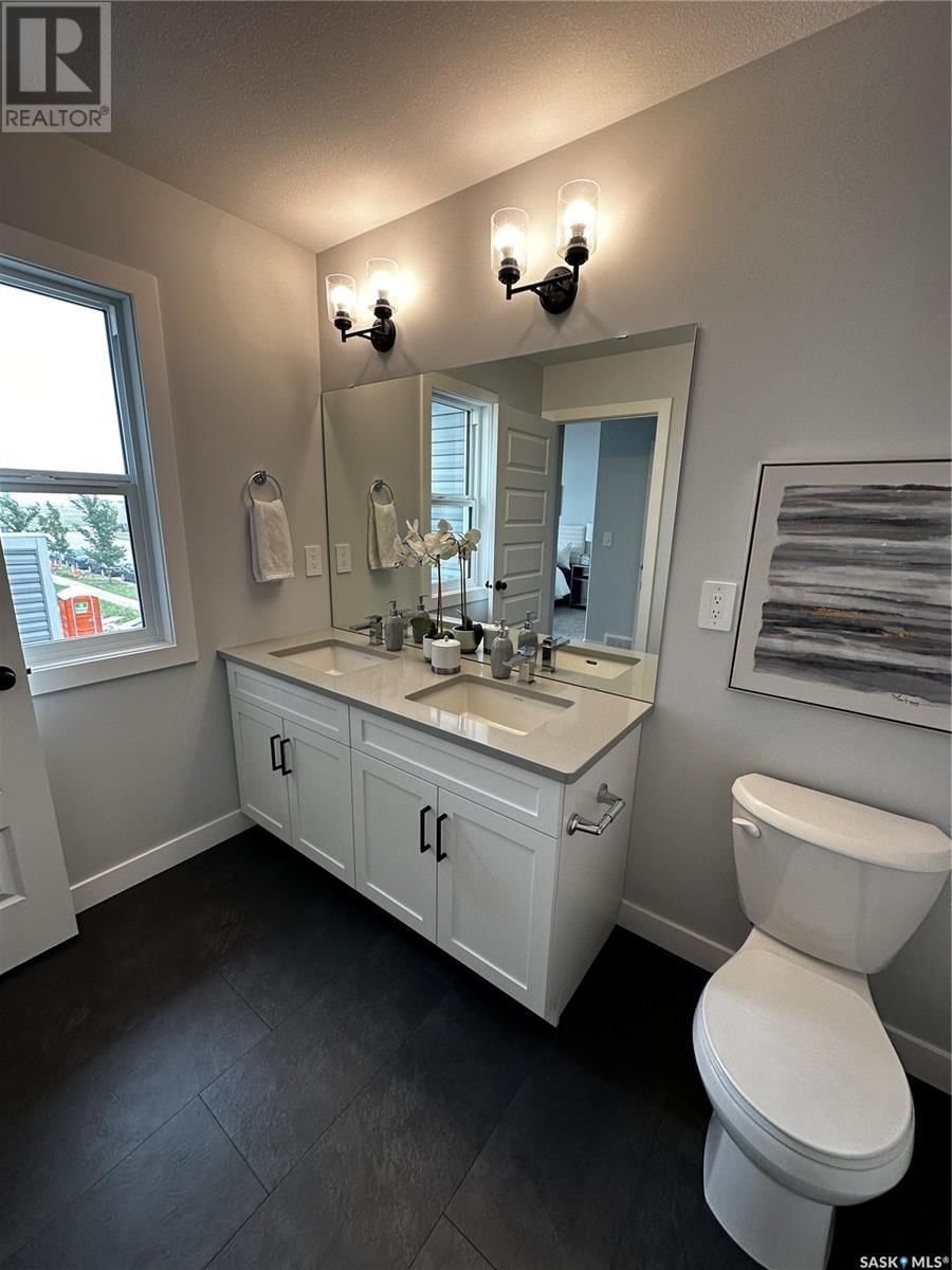532 MYLES HEIDT MANOR Image 9