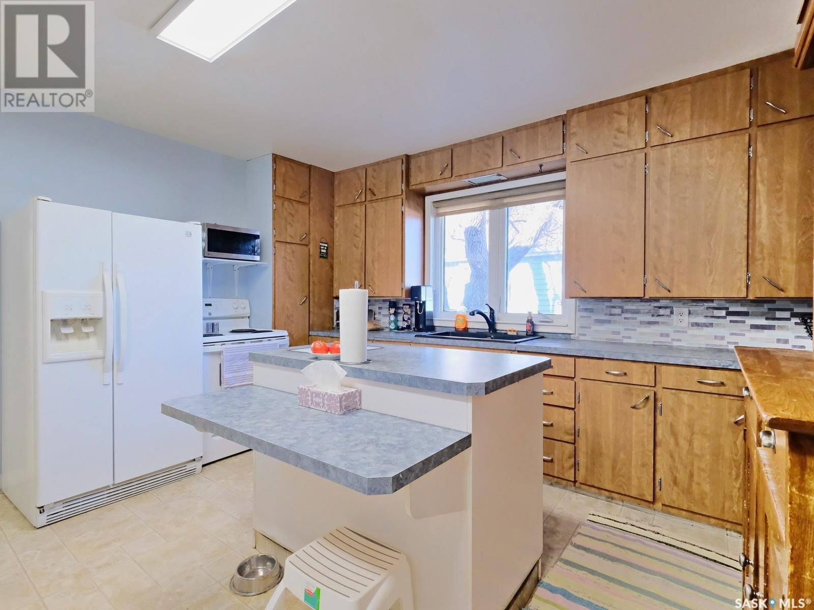 102 2ND AVENUE Image 9