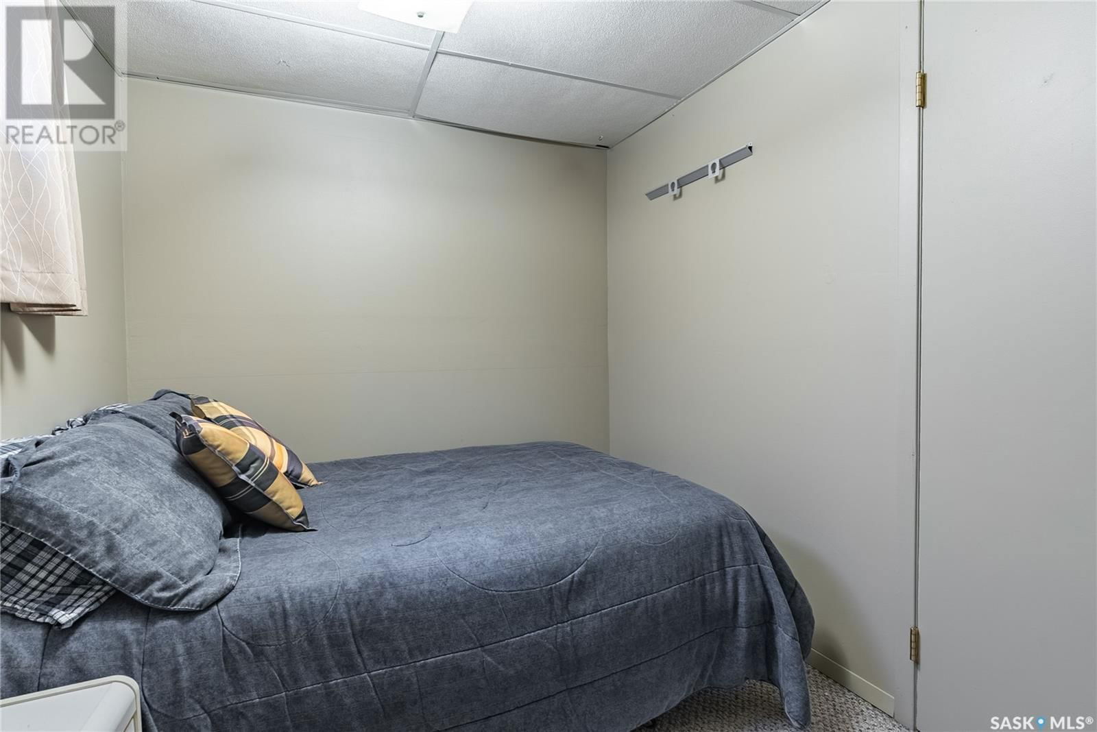 2519 CARDINAL CRESCENT Image 38