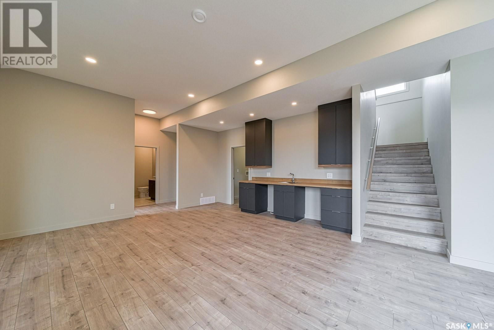 12 SUNSET BOULEVARD Image 29