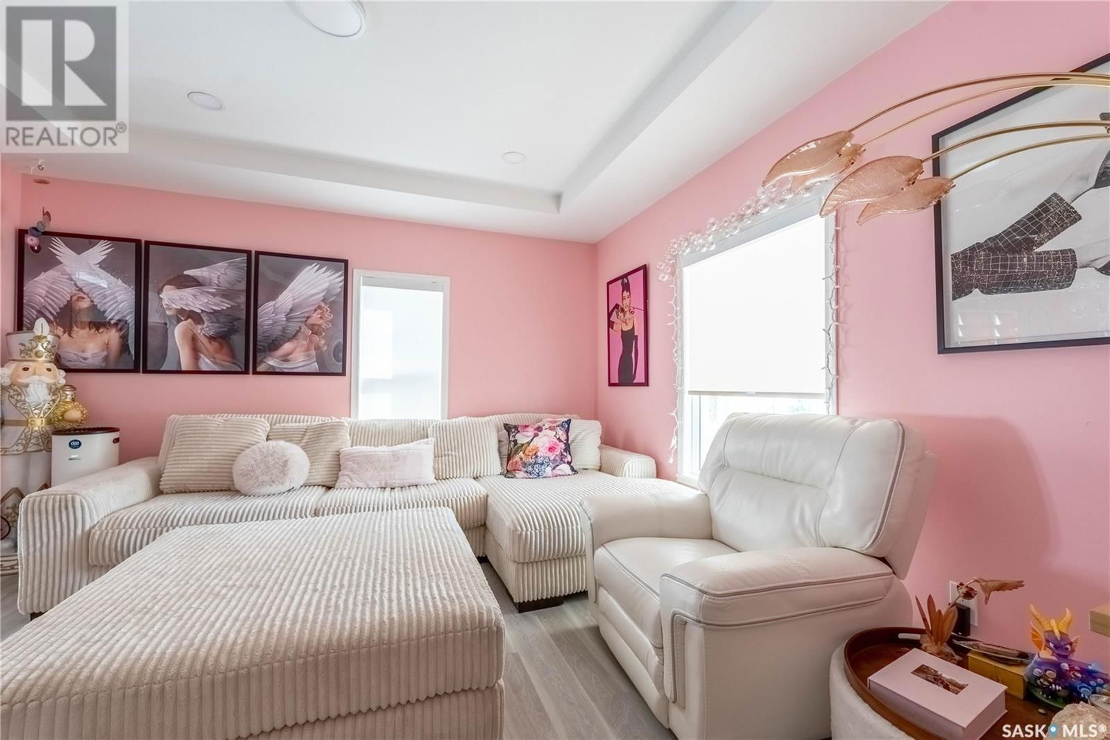 1037 3RD AVENUE Image 19