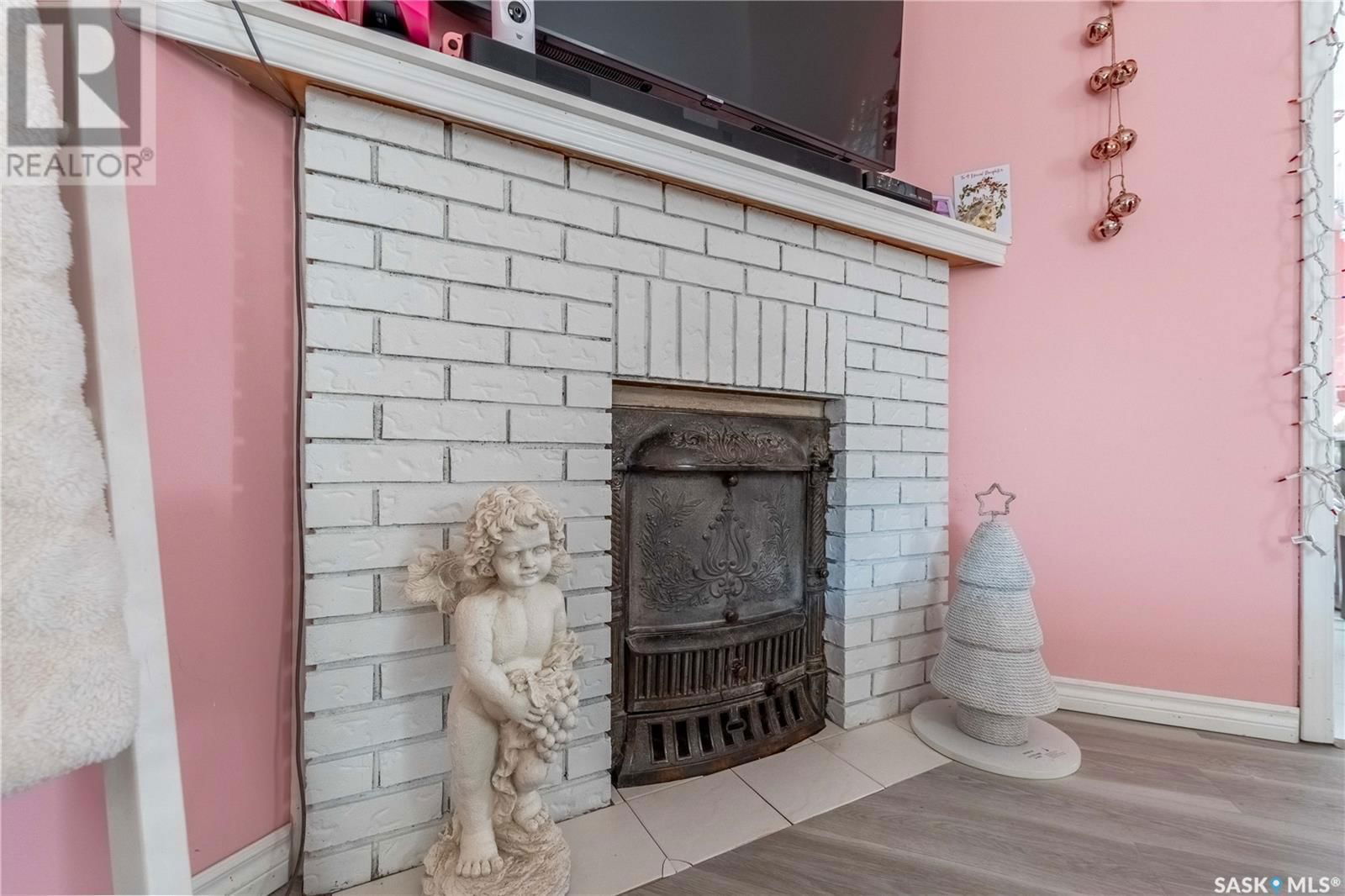 1037 3RD AVENUE Image 20