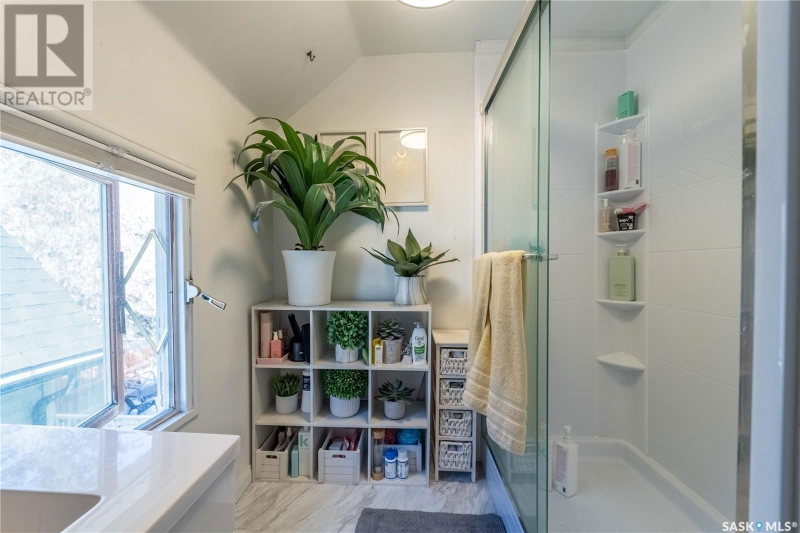 1037 3RD AVENUE Image 30