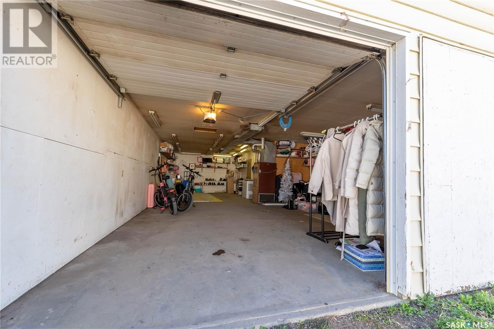 1037 3RD AVENUE Image 37