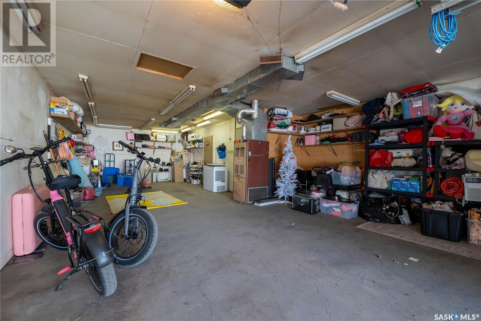 1037 3RD AVENUE Image 38