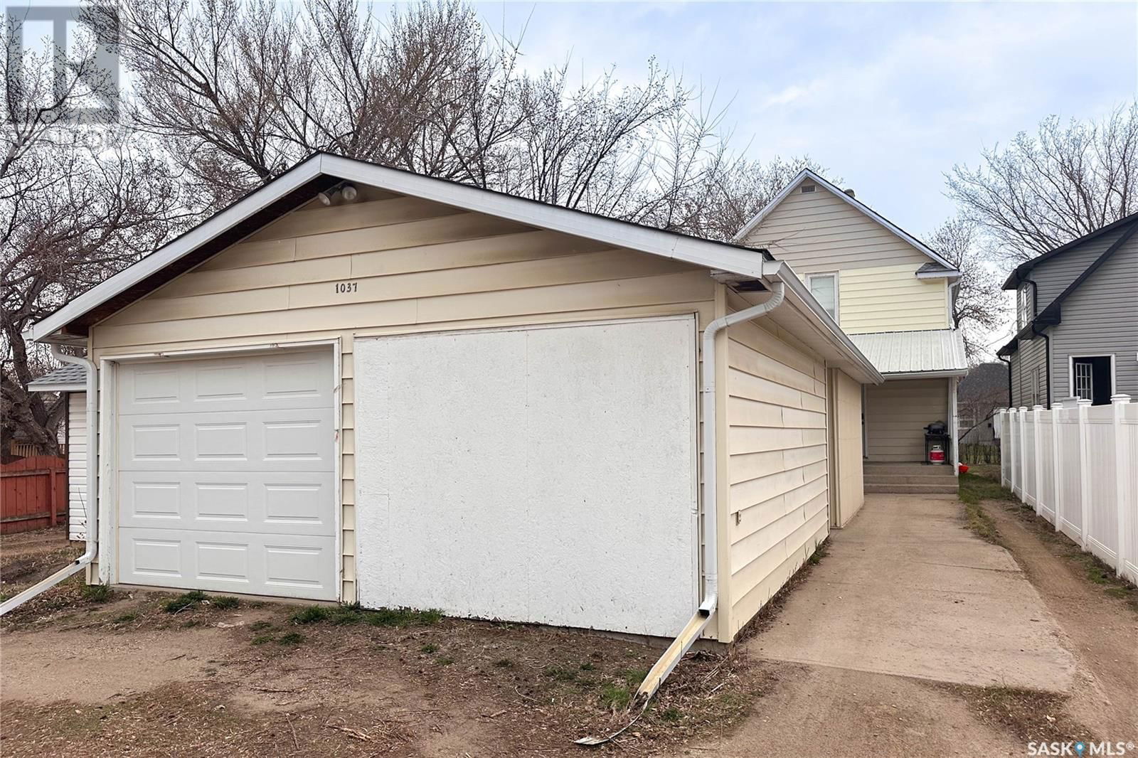 1037 3RD AVENUE Image 42