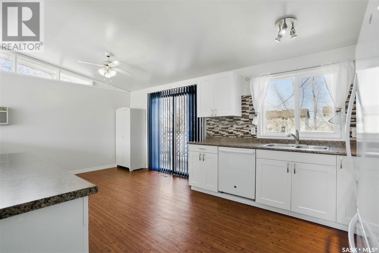 214 DRAKE AVENUE Image 10