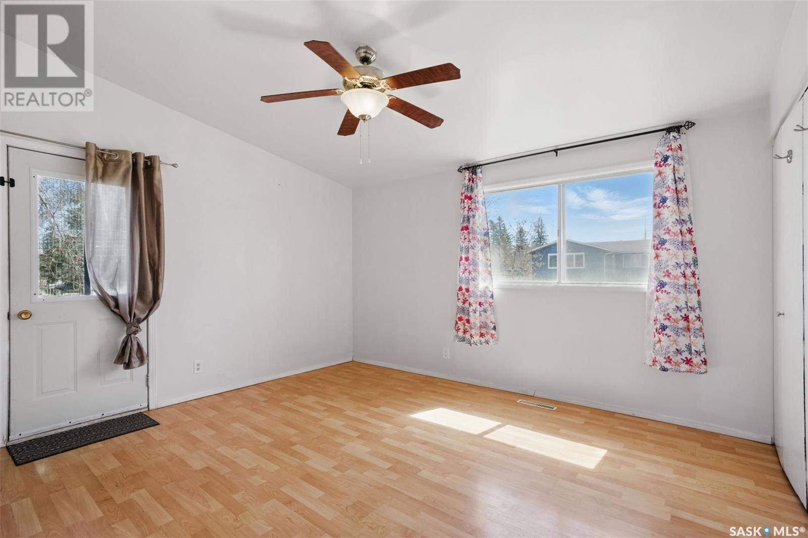 214 DRAKE AVENUE Image 12