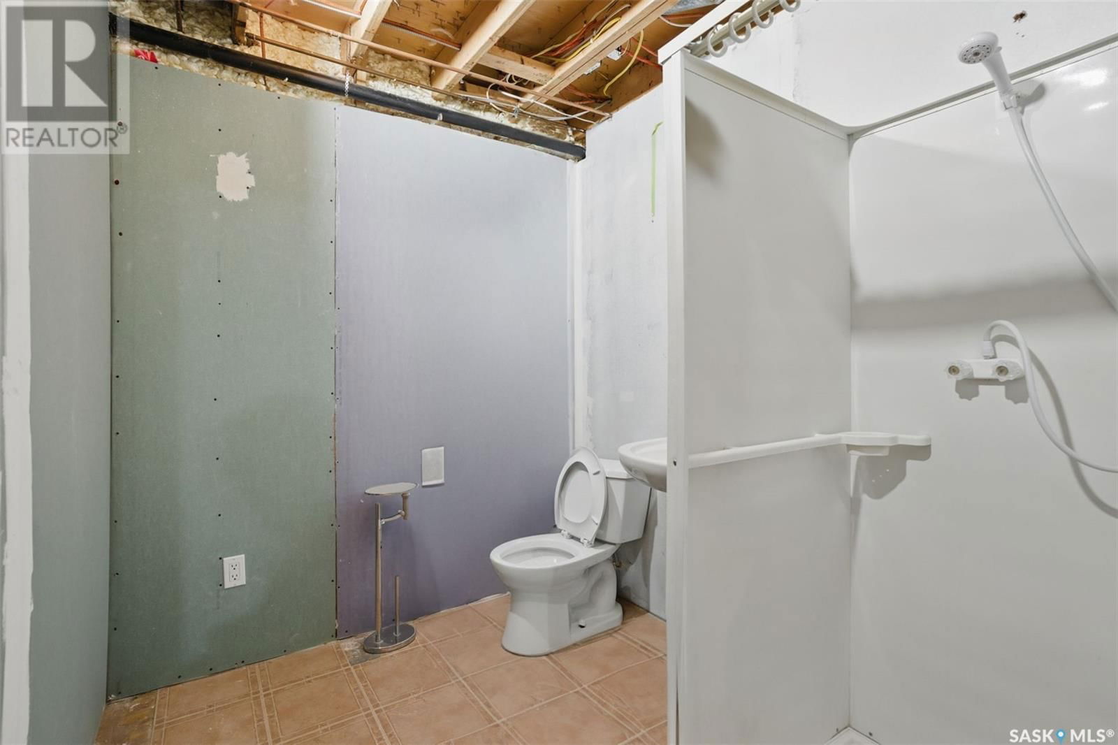 214 DRAKE AVENUE Image 20