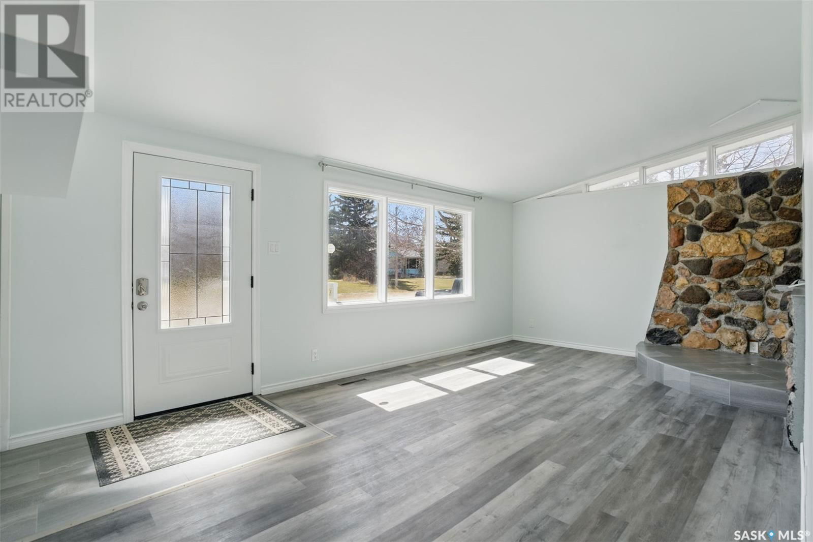 214 DRAKE AVENUE Image 3