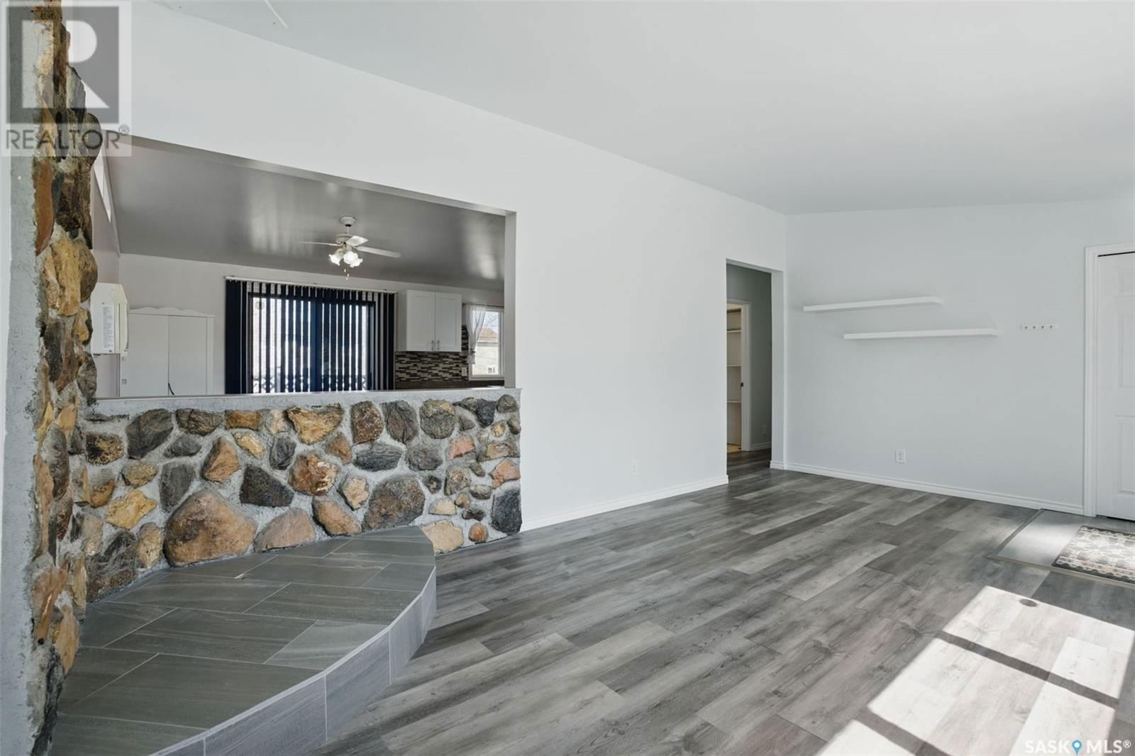 214 DRAKE AVENUE Image 4