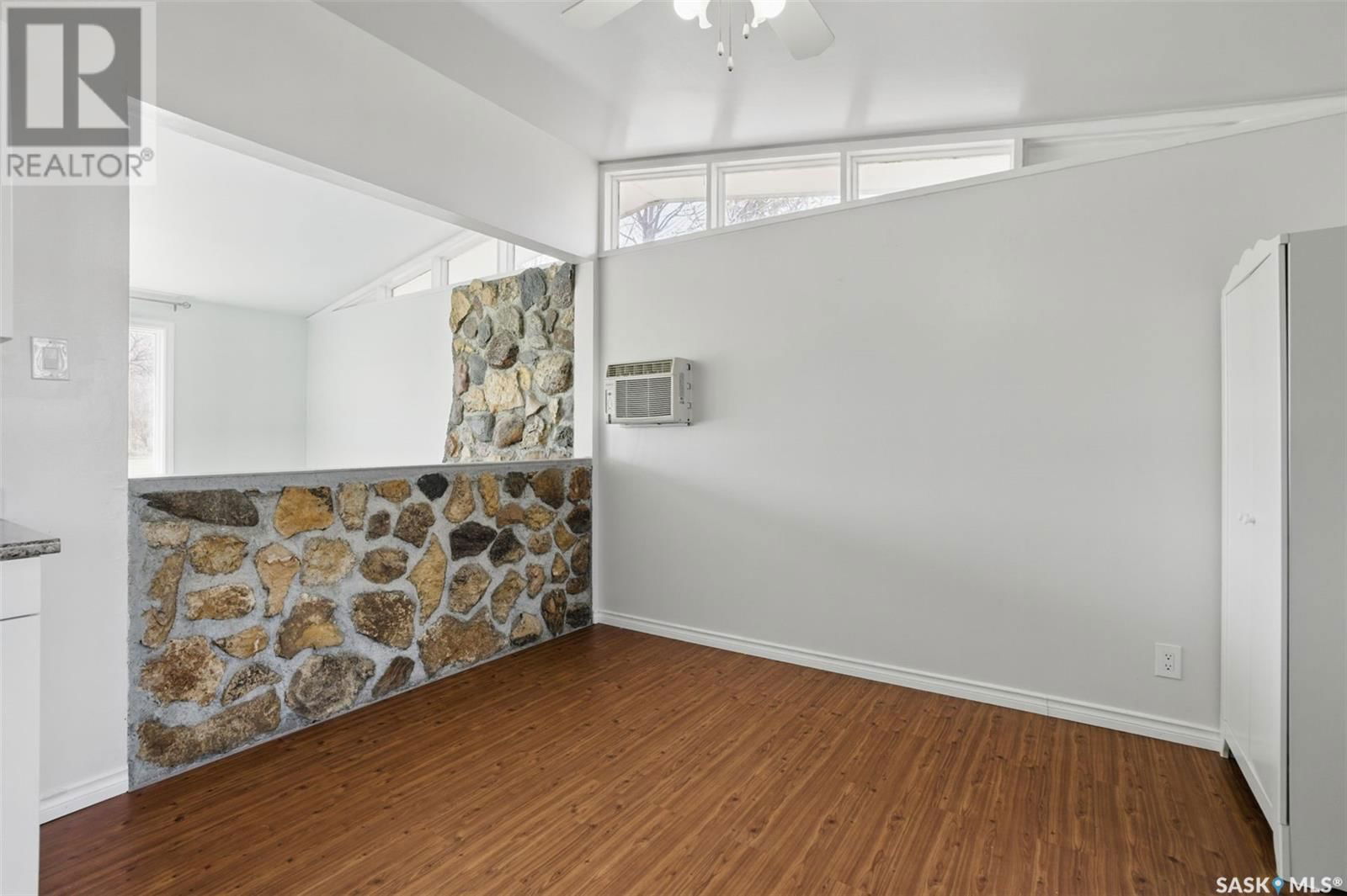 214 DRAKE AVENUE Image 6