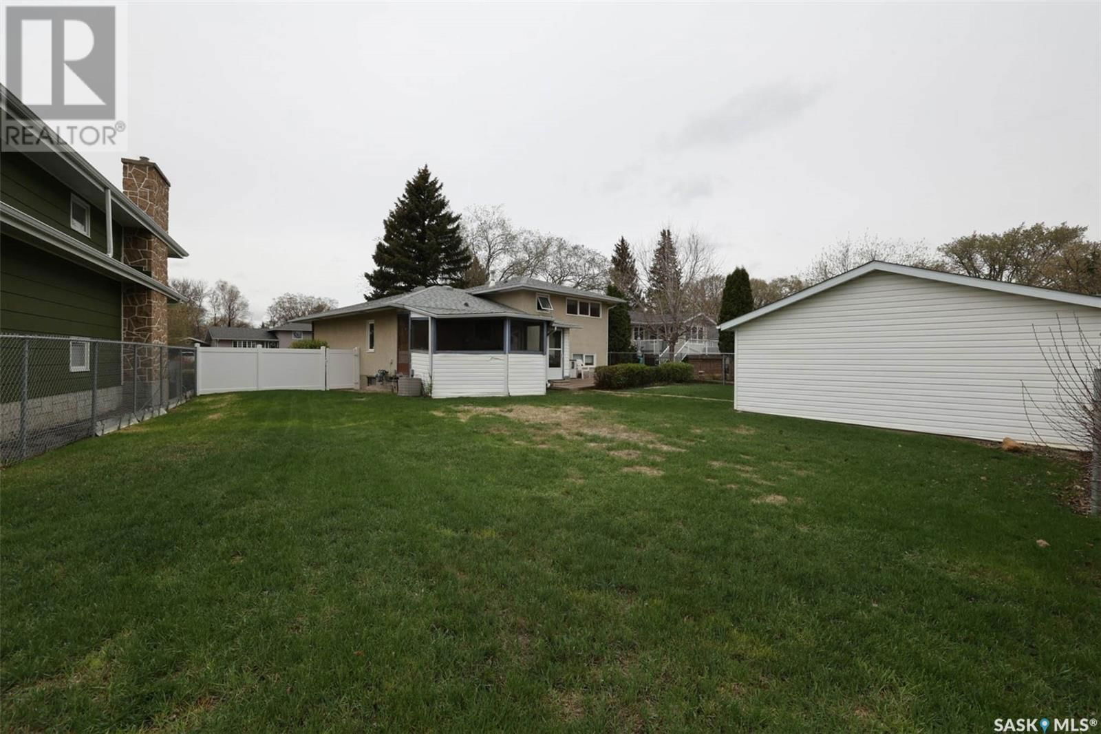 32 Dowie Bay Regina, Saskatchewan