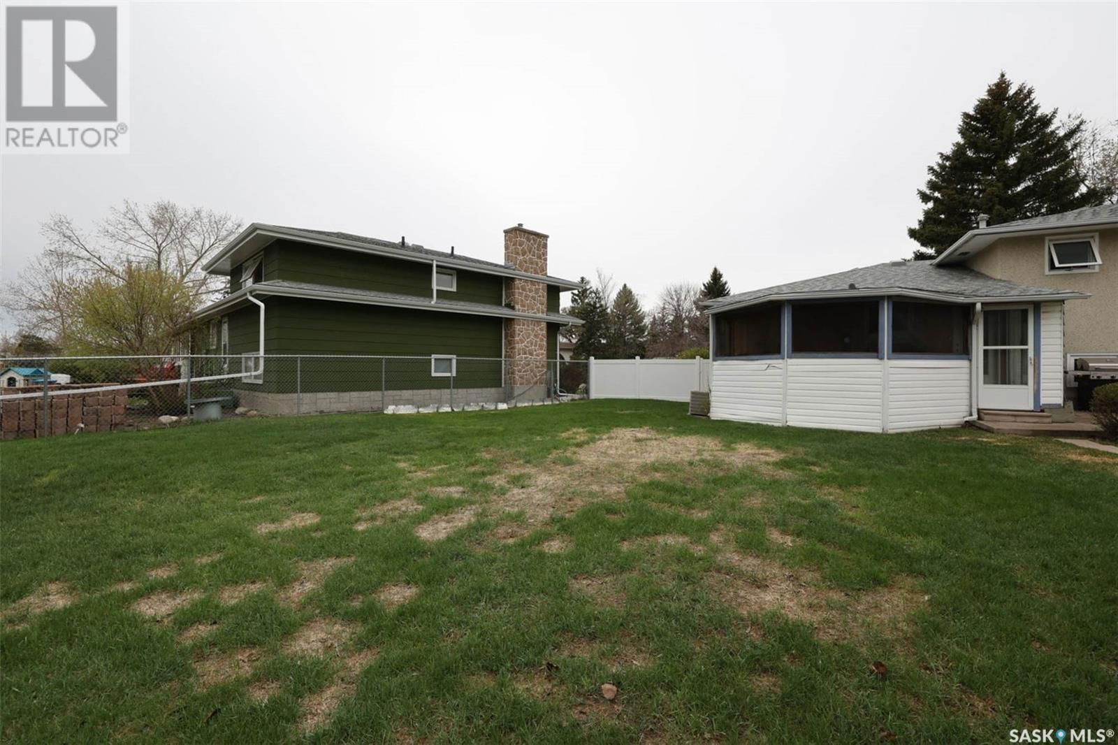 32 Dowie Bay Regina, Saskatchewan