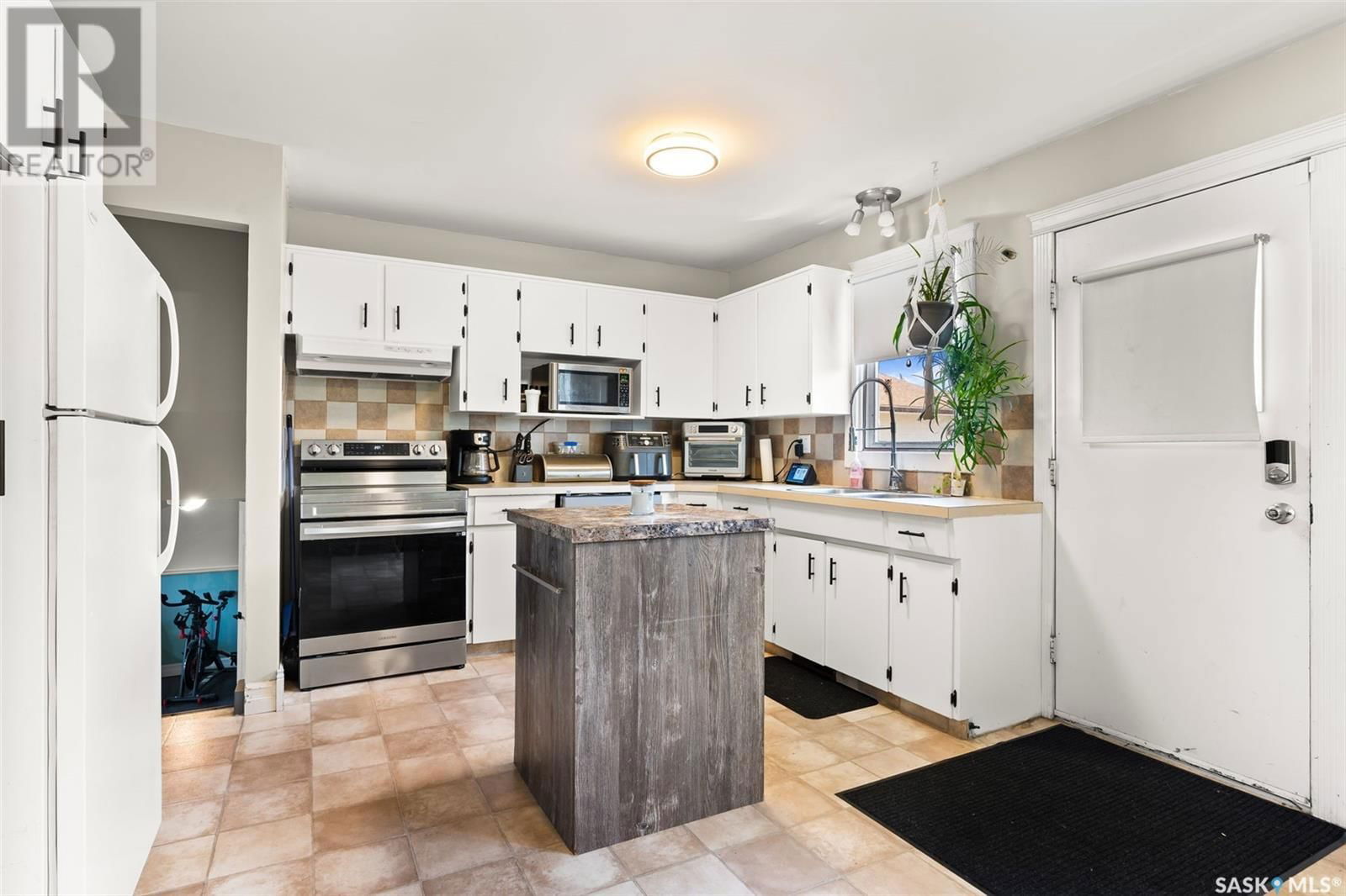 346 WELLINGTON DRIVE Image 9