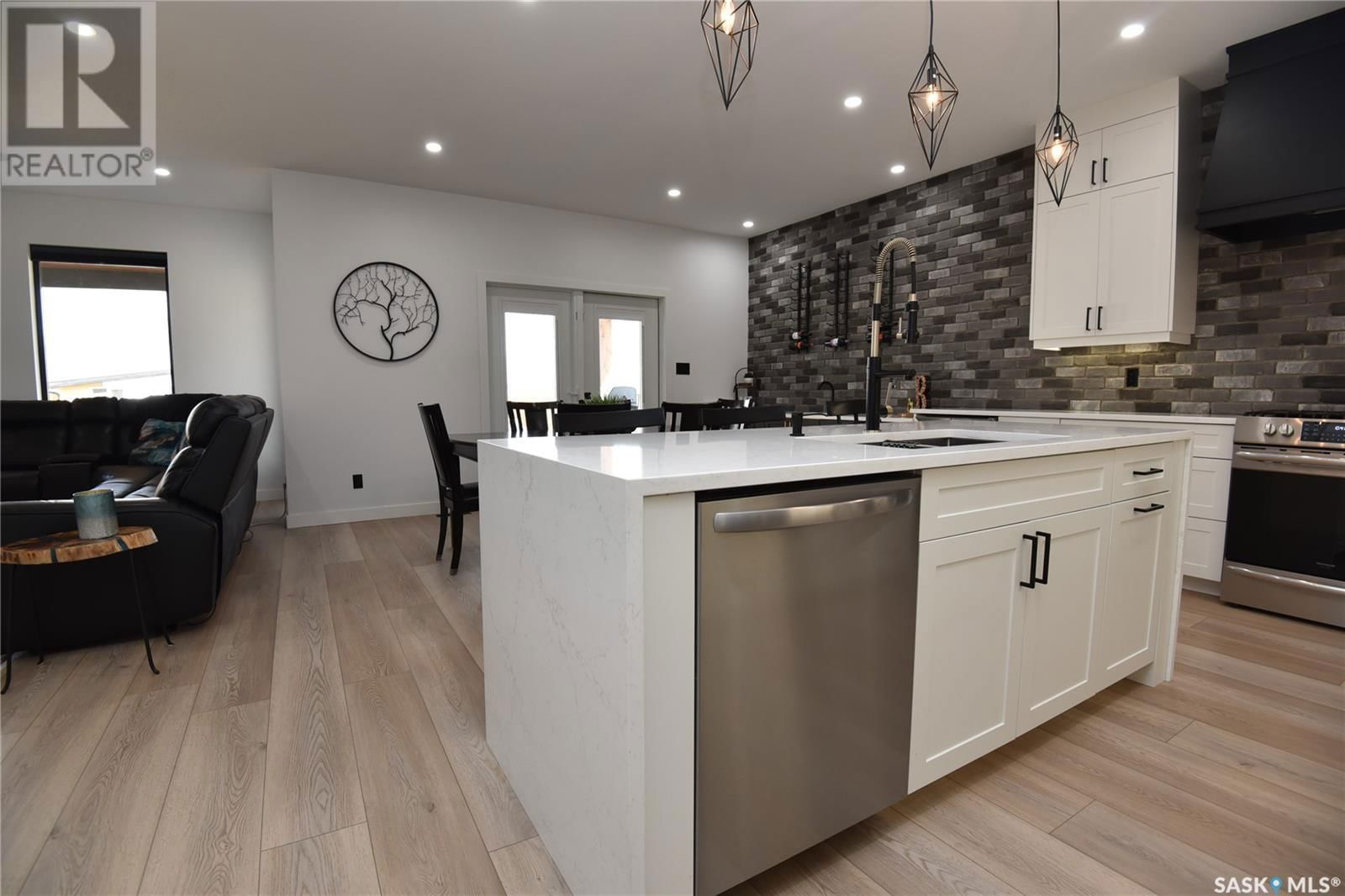 302 COVENTRY CRESCENT Image 14