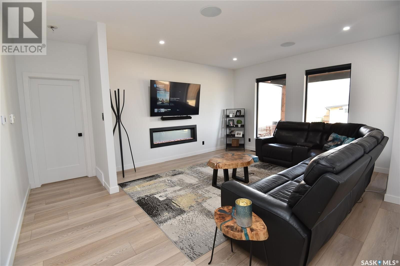 302 COVENTRY CRESCENT Image 16