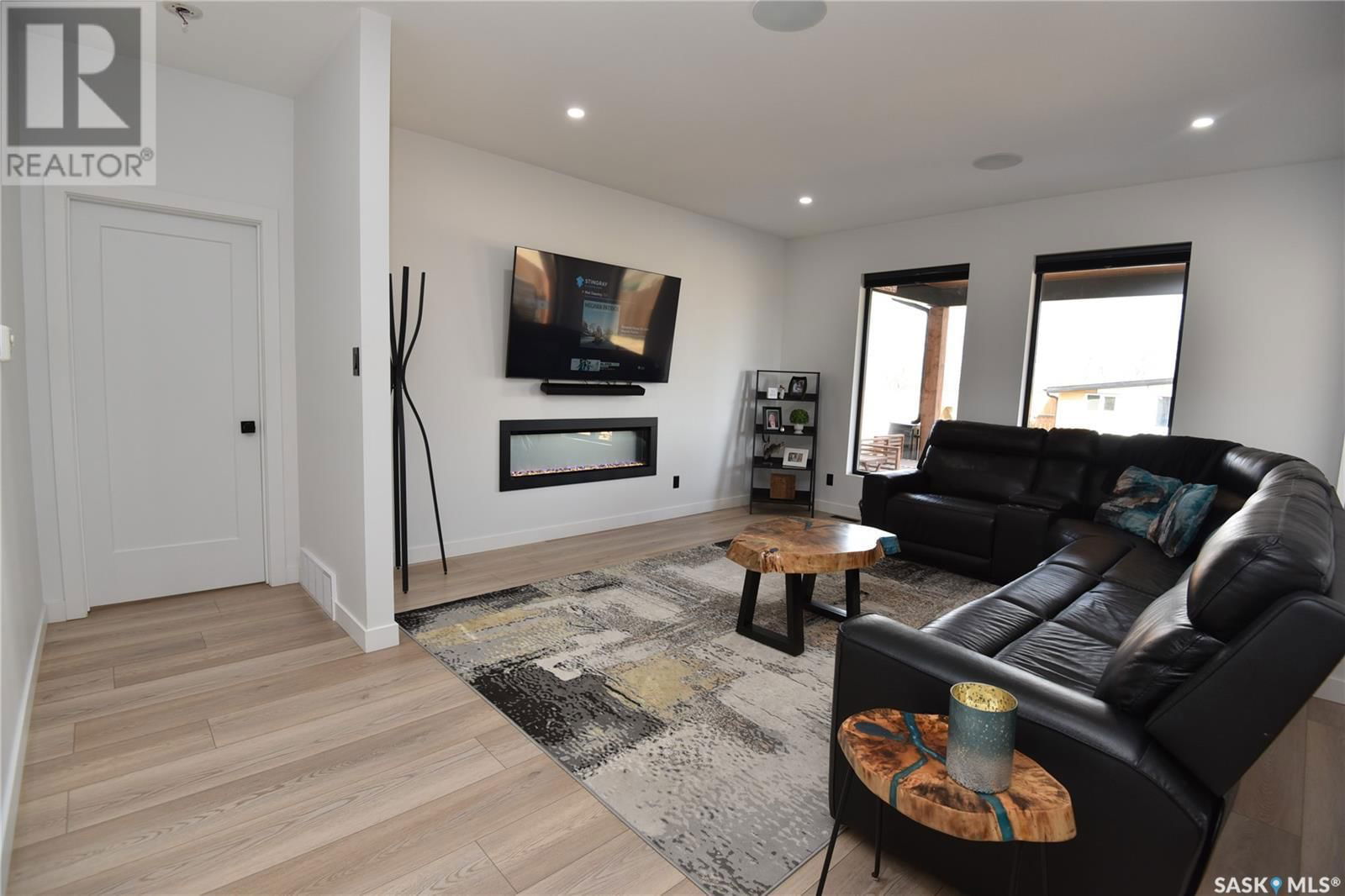 302 COVENTRY CRESCENT Image 17