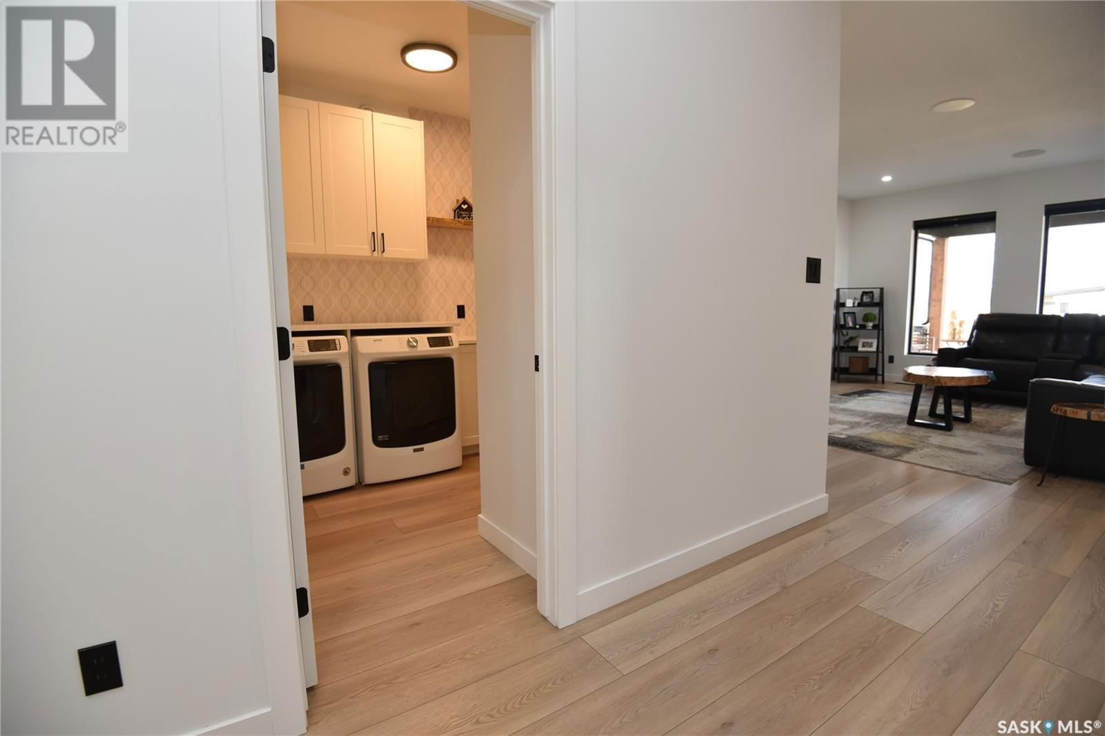 302 COVENTRY CRESCENT Image 18