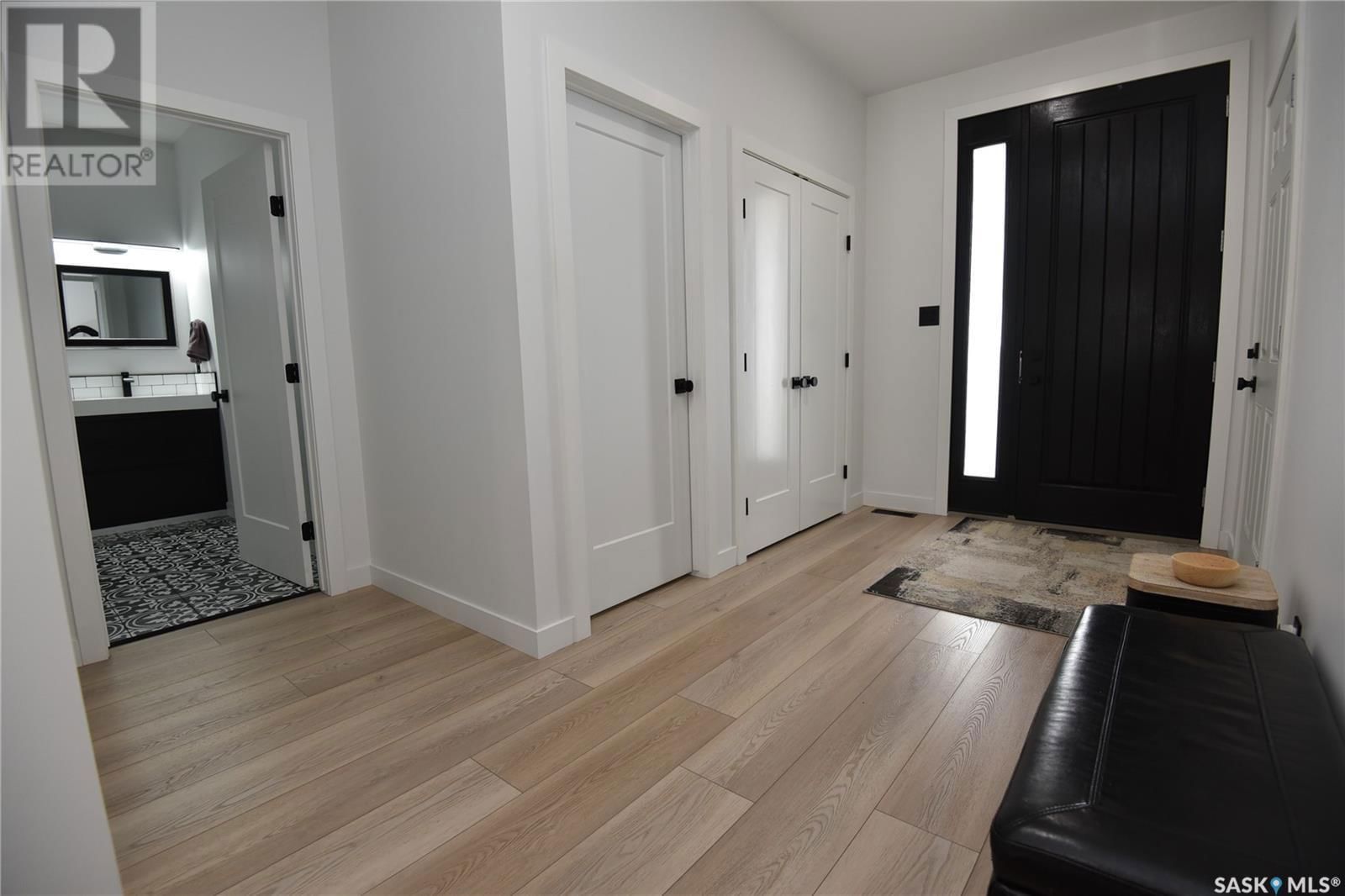 302 COVENTRY CRESCENT Image 2