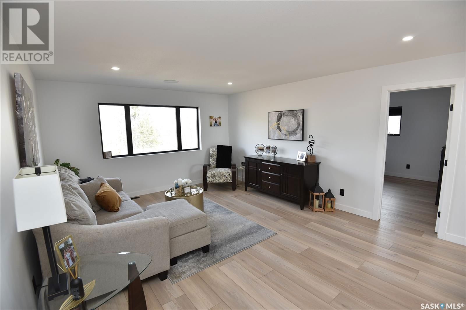 302 COVENTRY CRESCENT Image 33