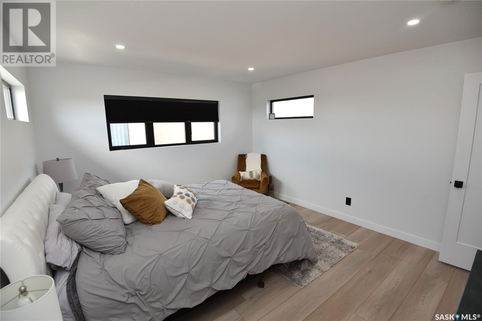 302 COVENTRY CRESCENT Image 38