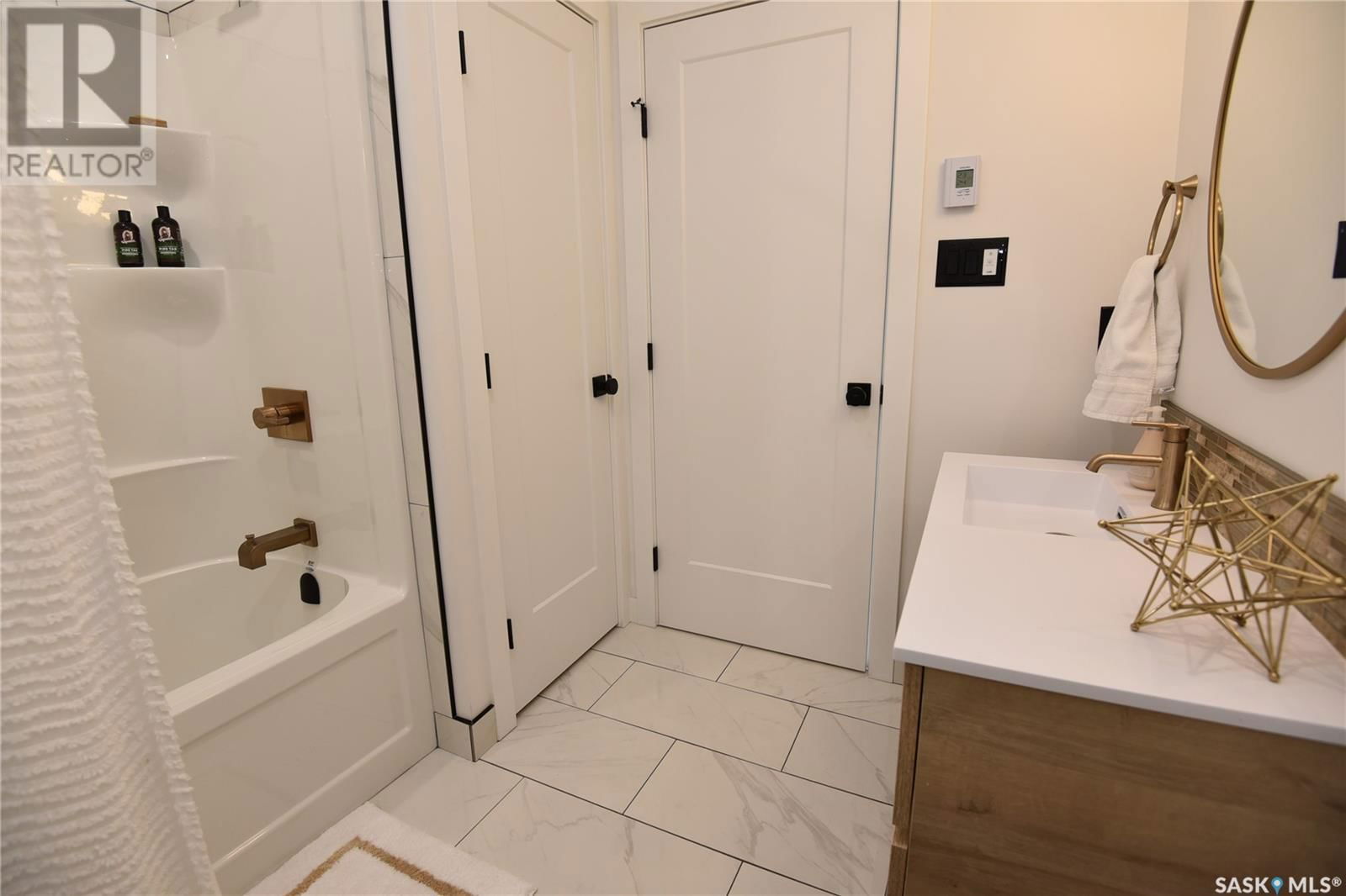302 COVENTRY CRESCENT Image 40