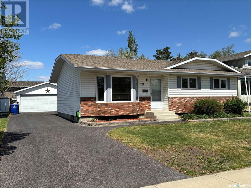 215 Hogg Way Saskatoon, Saskatchewan