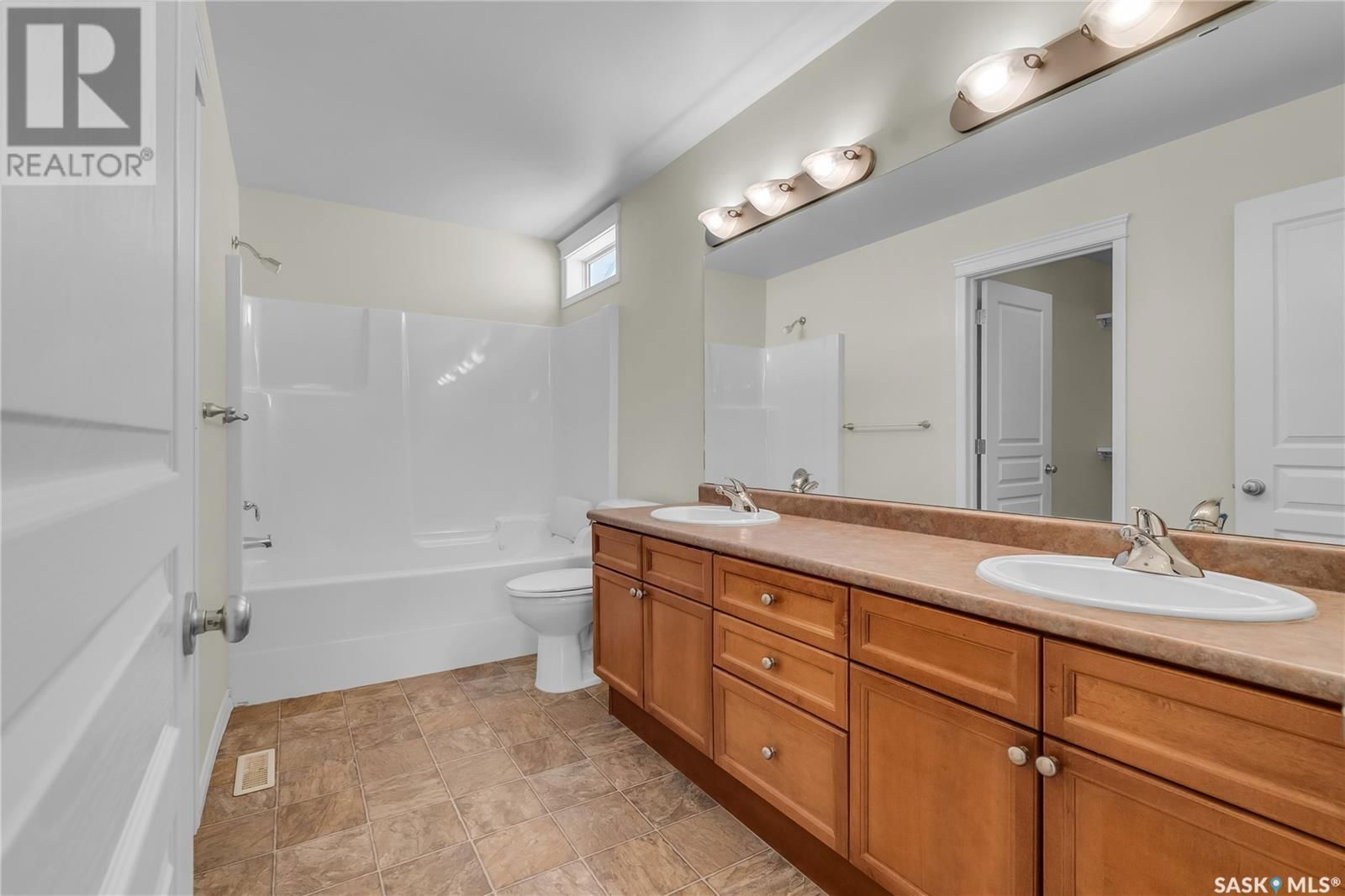 327 Bolton Way Saskatoon, Saskatchewan