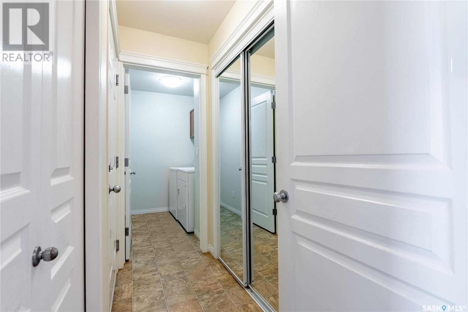 327 Bolton Way Saskatoon, Saskatchewan