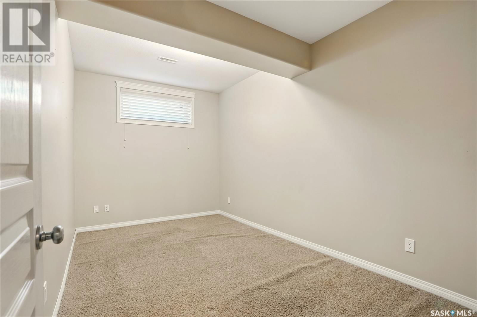 327 Bolton Way Saskatoon, Saskatchewan