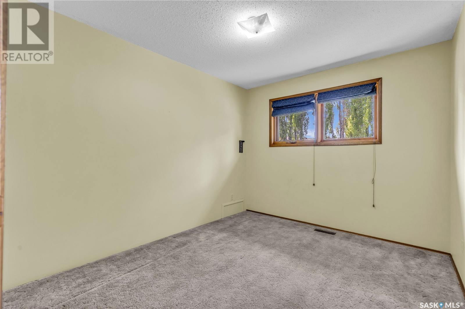 201 RIVERBEND CRESCENT Image 15