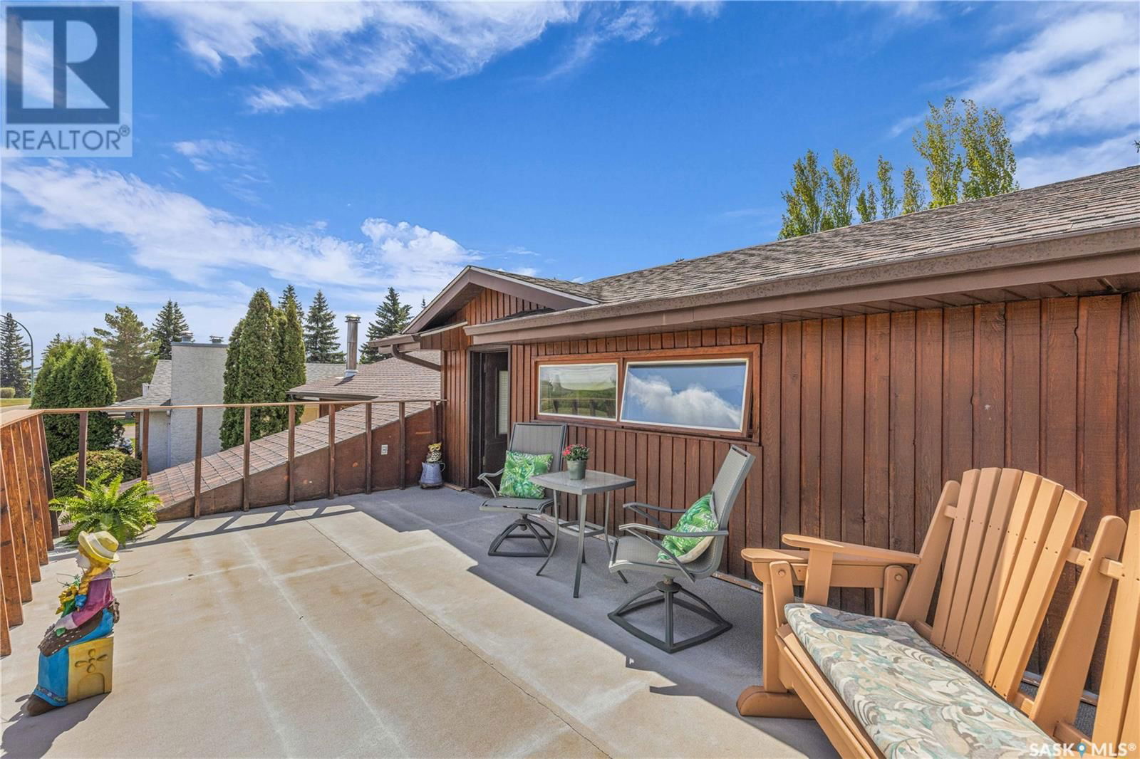 201 RIVERBEND CRESCENT Image 24