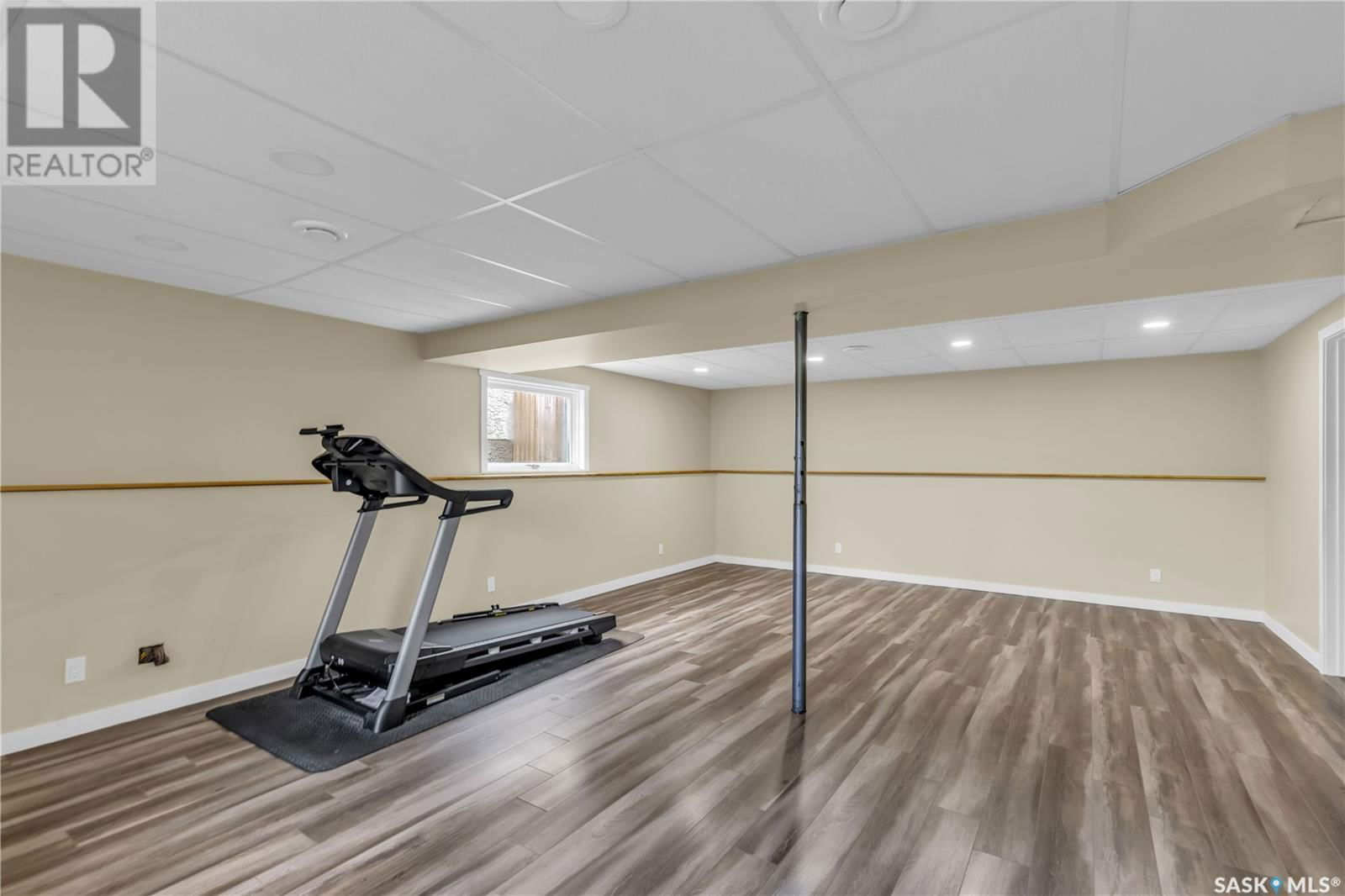201 RIVERBEND CRESCENT Image 36