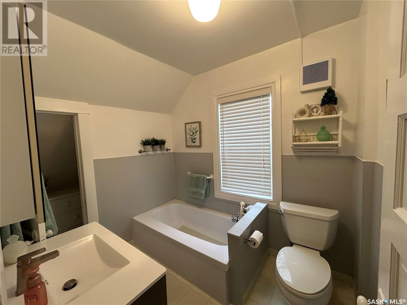 922 9TH STREET Image 37