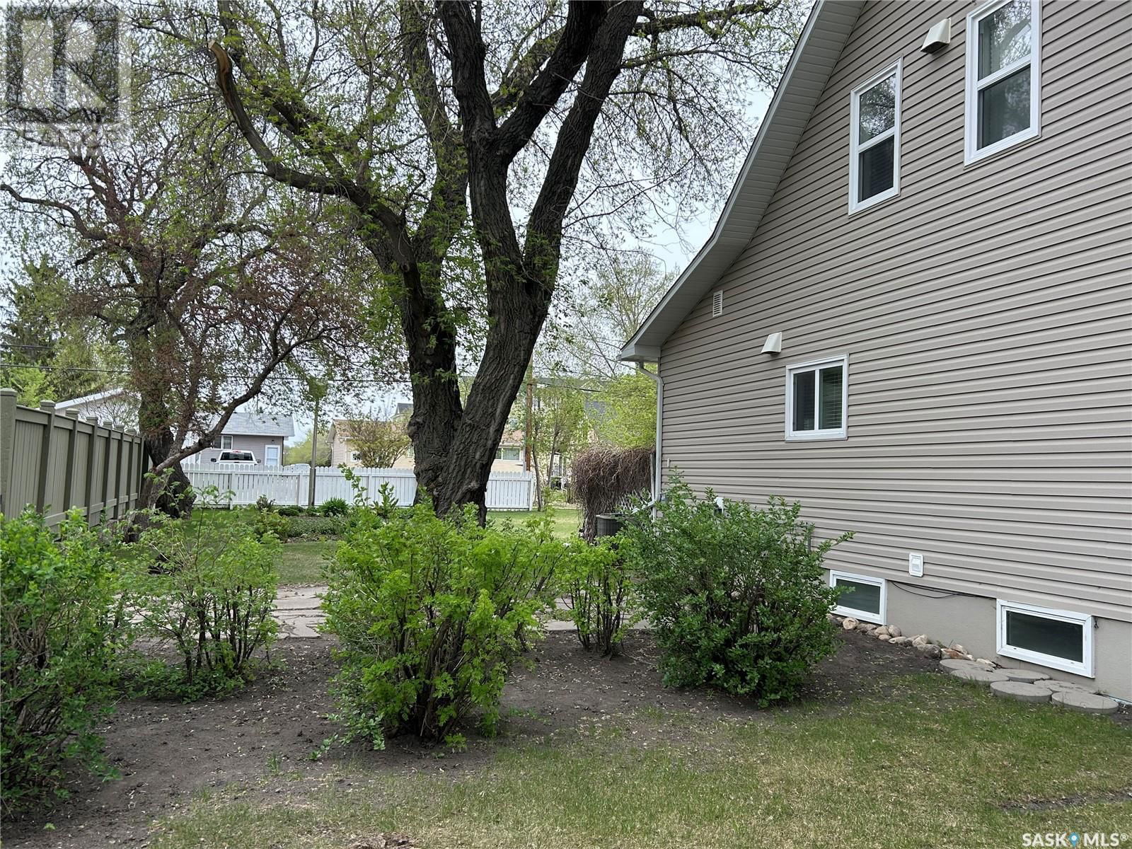 922 9TH STREET Image 44