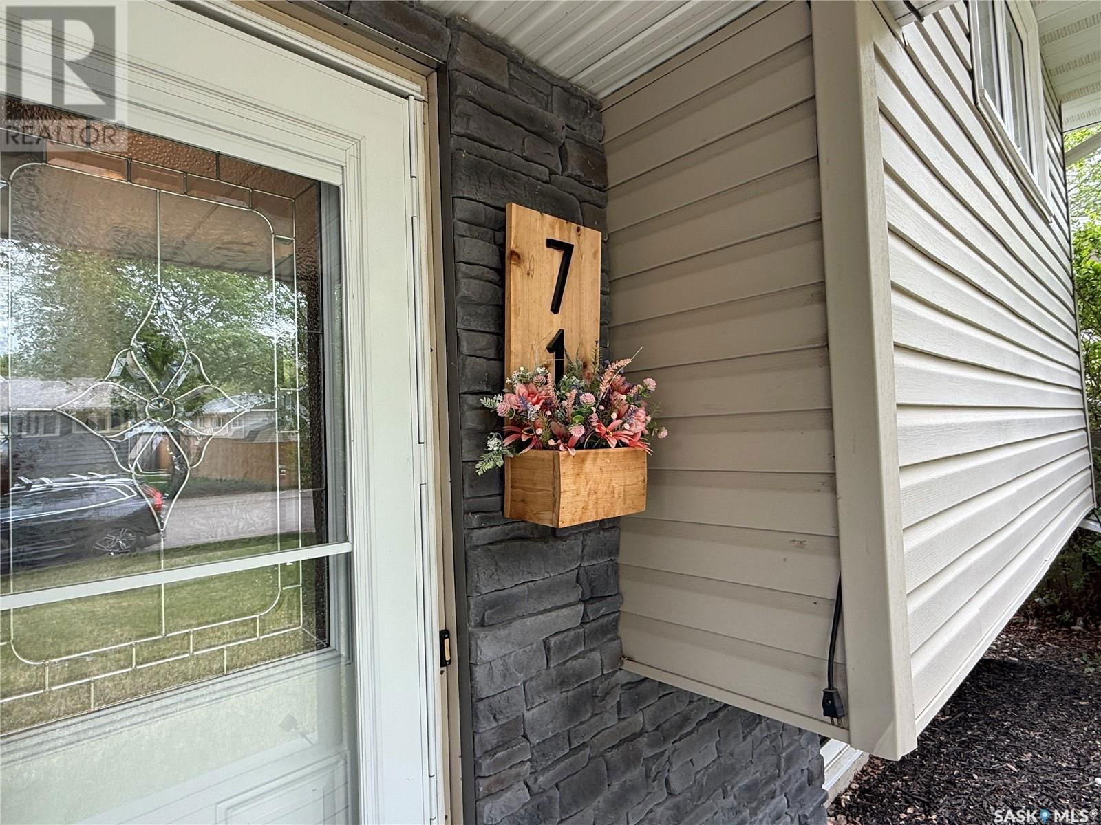 71 Price Crescent Regina, Saskatchewan