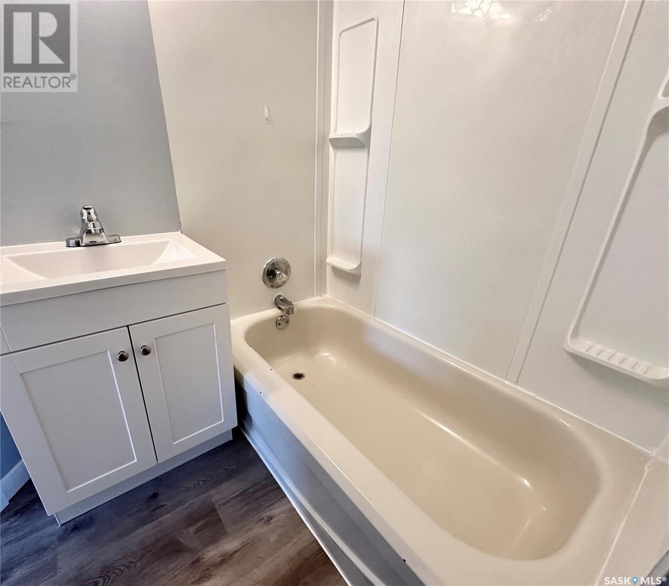 421 ALEXANDRA STREET Image 16