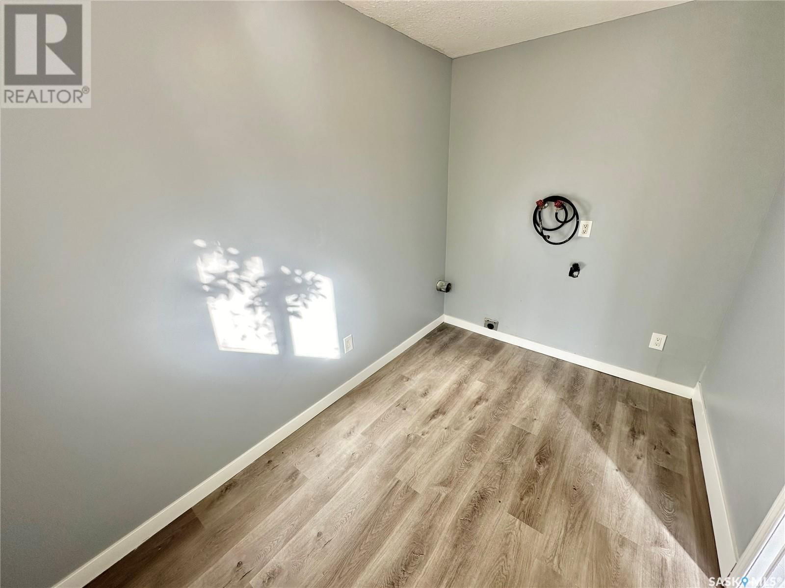 421 ALEXANDRA STREET Image 18