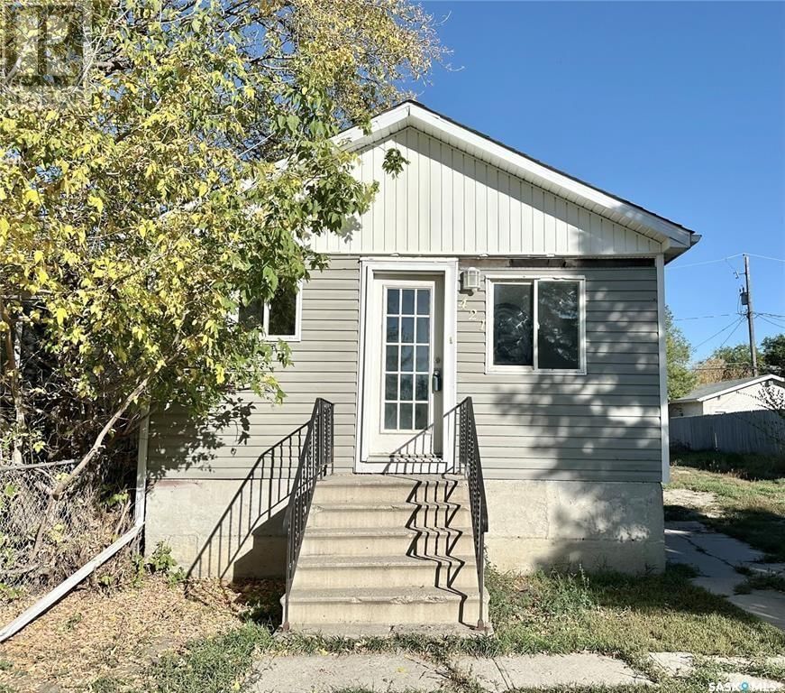 421 ALEXANDRA STREET Image 20