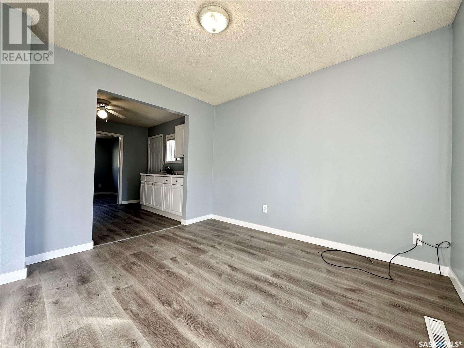 421 ALEXANDRA STREET Image 3