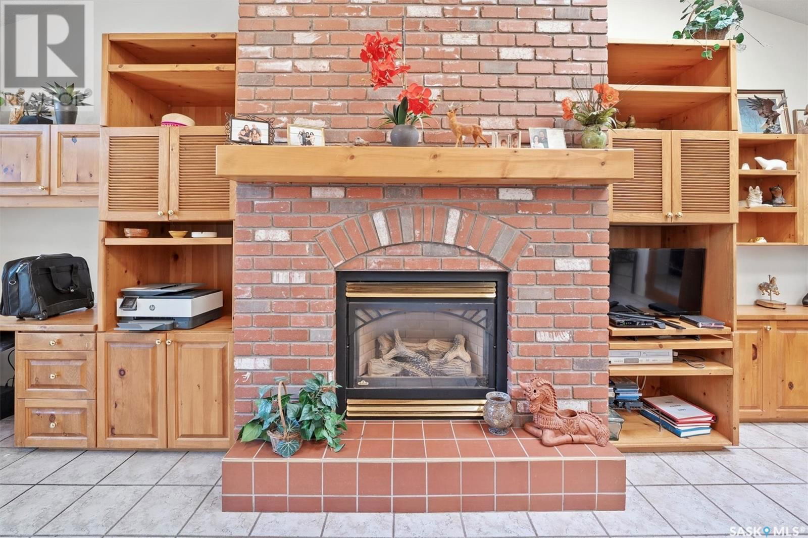 918 EAST CENTRE Image 17