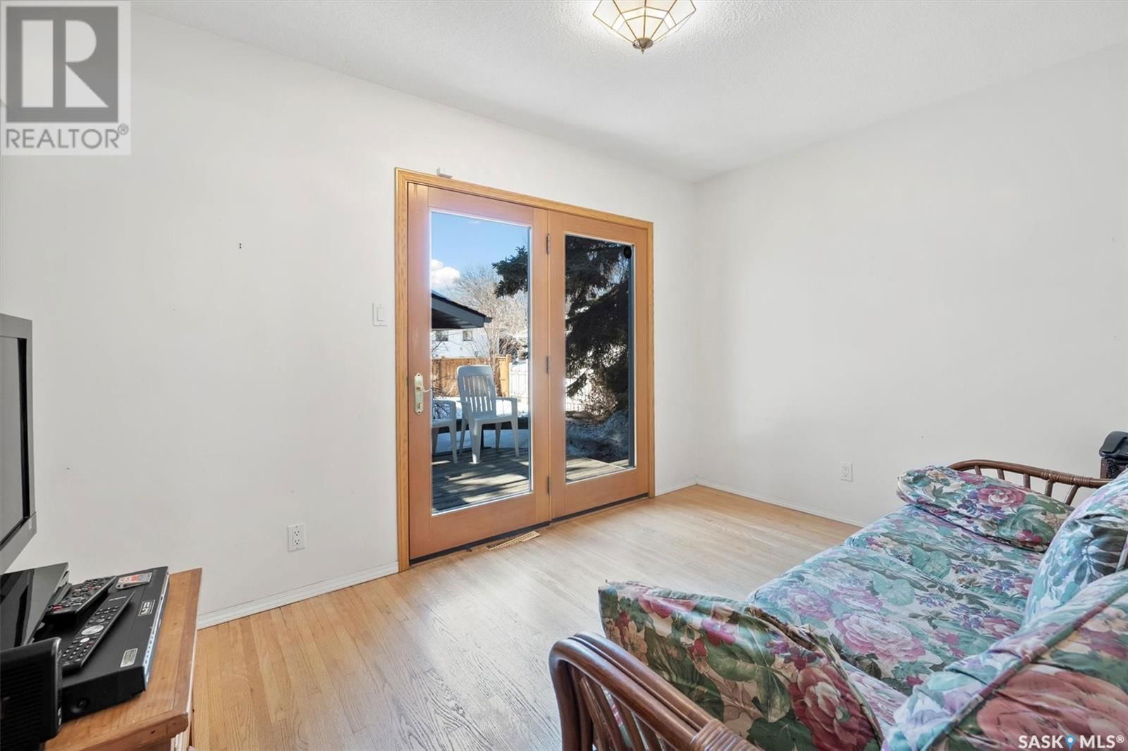 918 EAST CENTRE Image 22