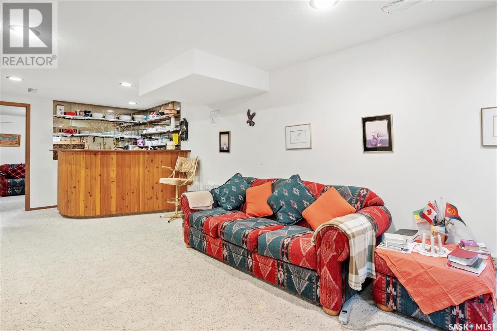 918 EAST CENTRE Image 25