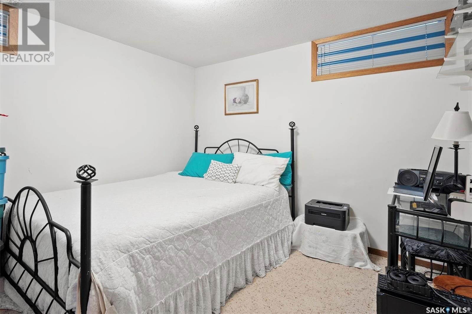 918 EAST CENTRE Image 30