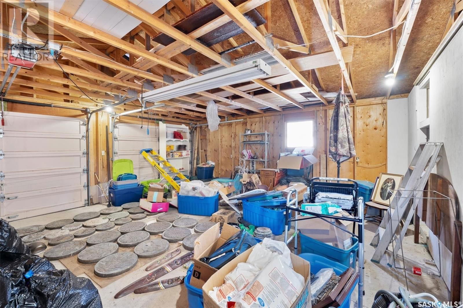918 EAST CENTRE Image 34