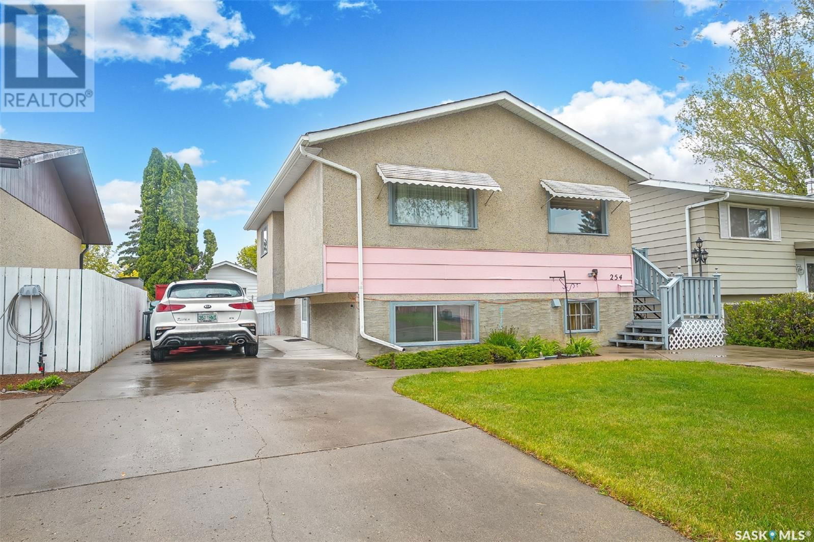 254 MOWAT CRESCENT Image 1