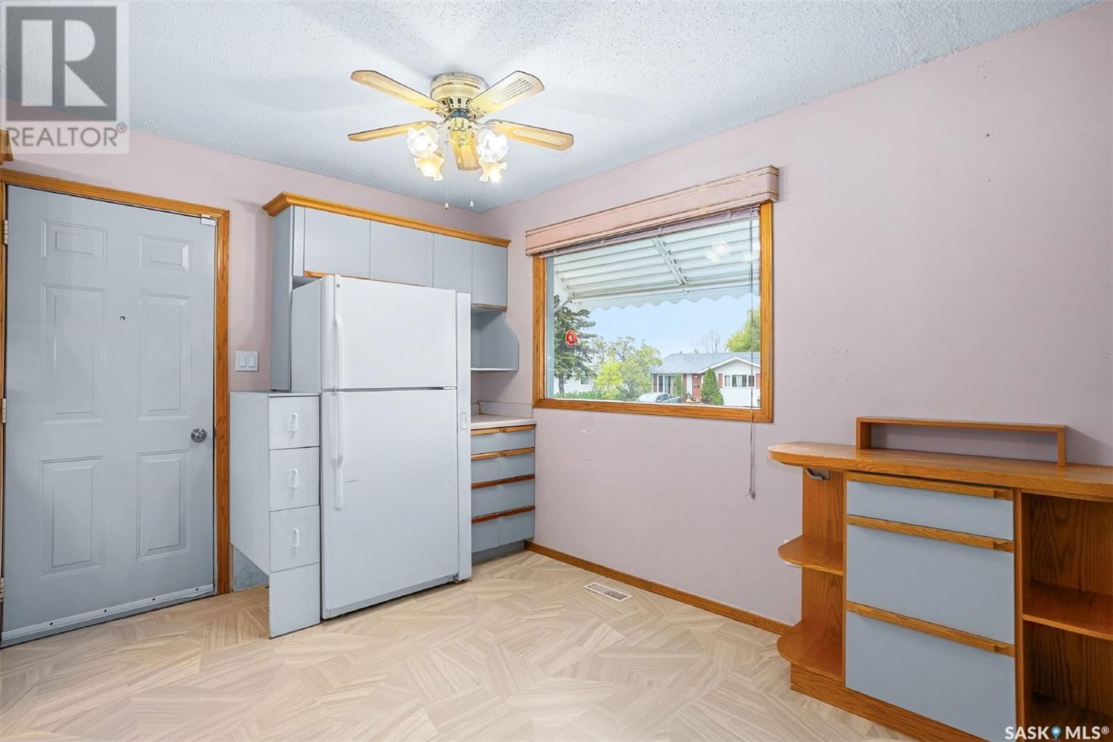 254 MOWAT CRESCENT Image 10